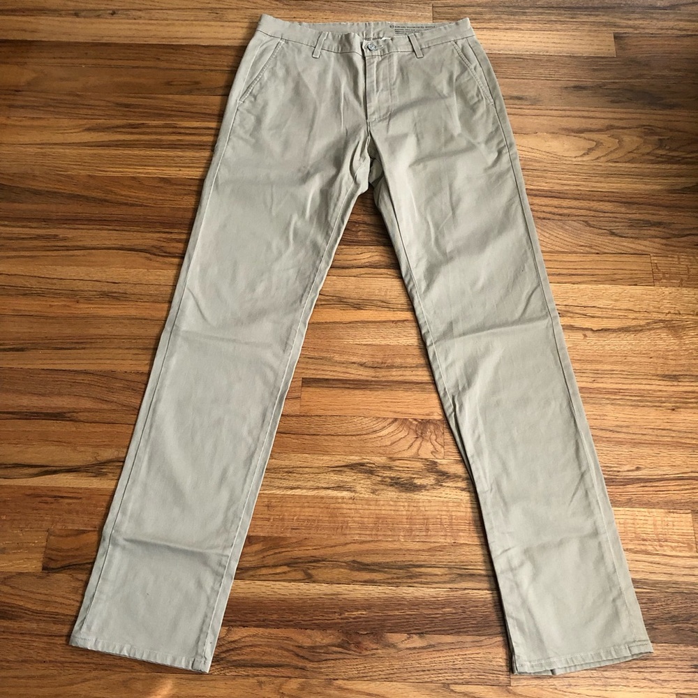 Unworn AG Slim Khakis chinos Standard Issue slim leg khaki size 30